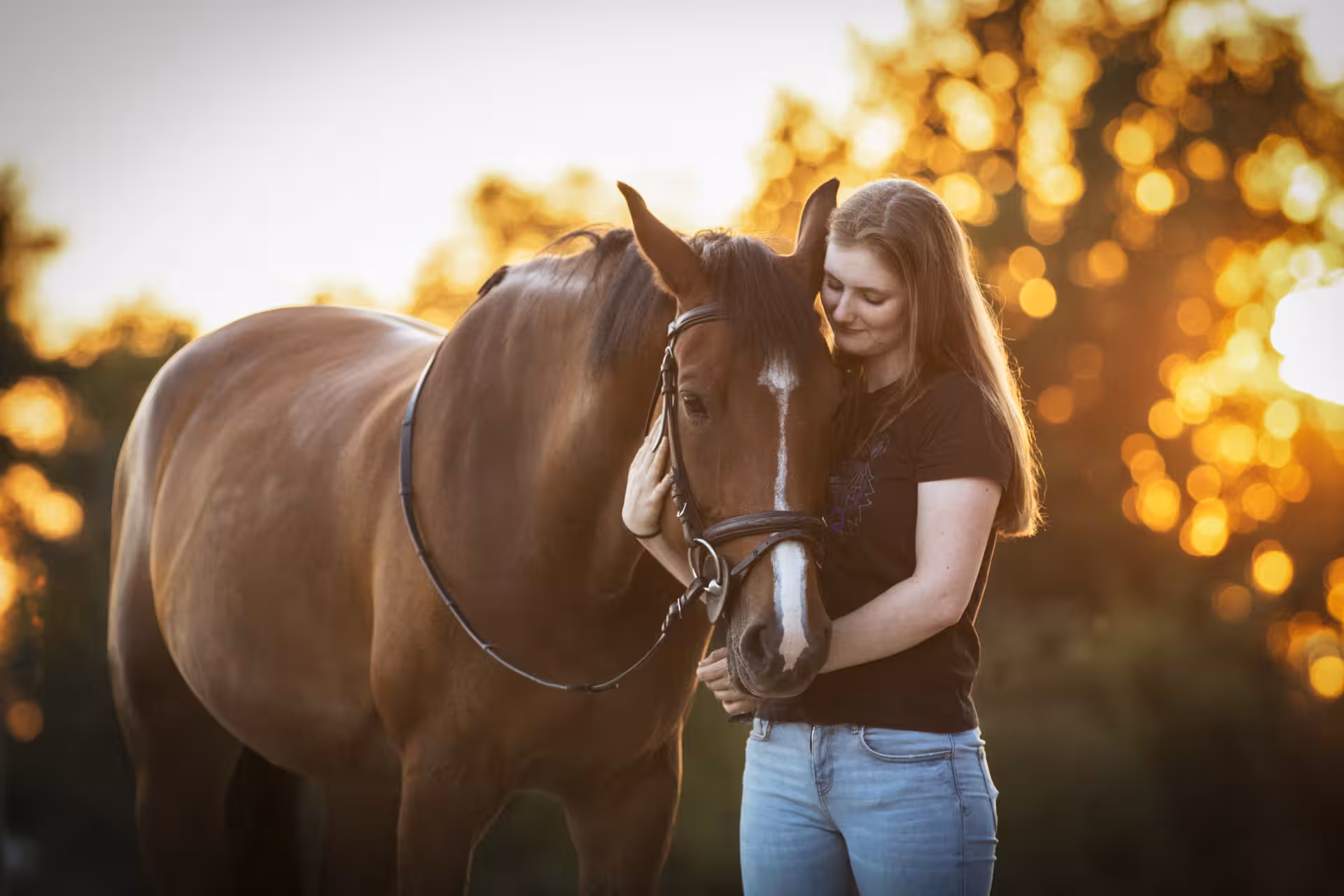 Foto van een vrouw met haar paard